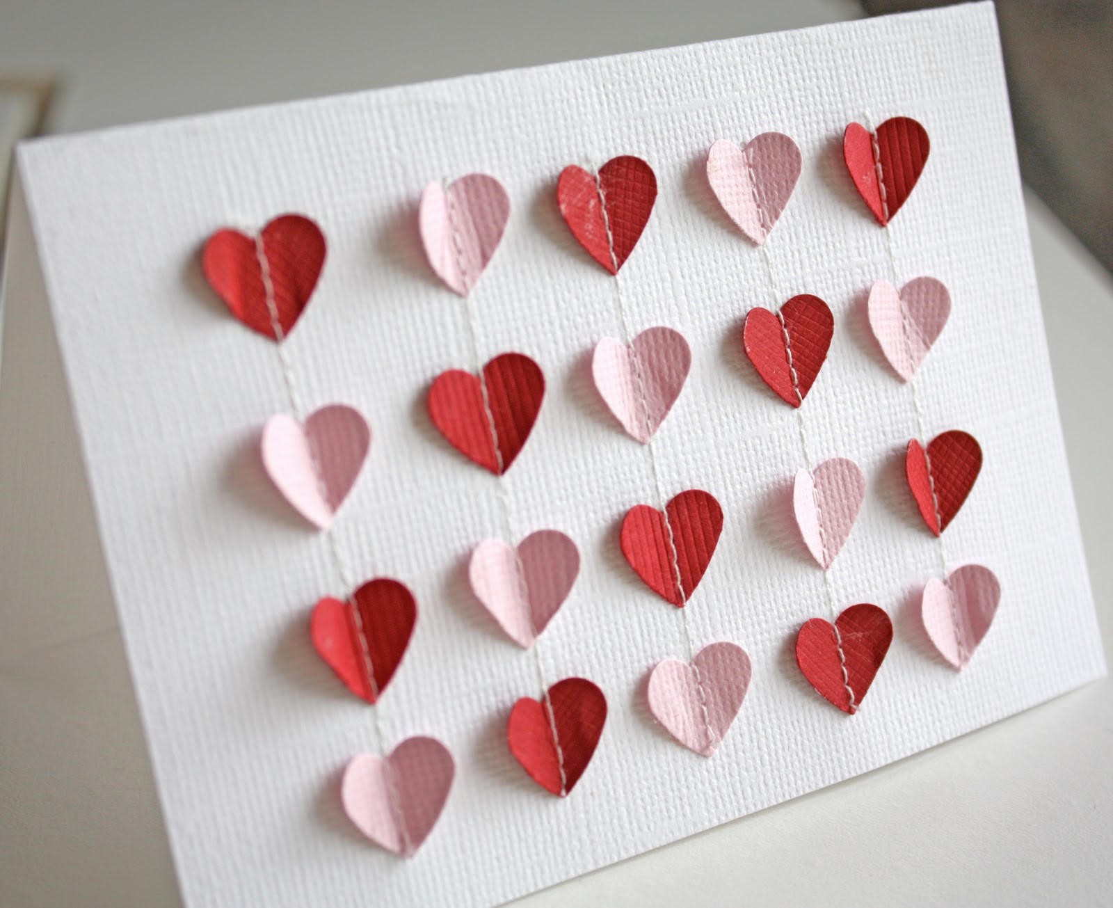 Поделка из сердечек из бумаги. Поделка сердечко. Оригинальные валентинки. Необычные валентинки. Поделки на день влюбленных.