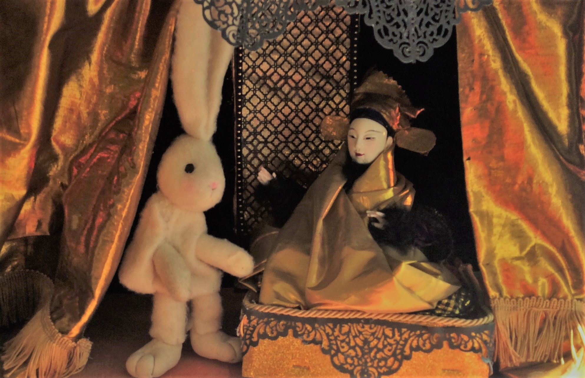 rabbit and emperor puppets